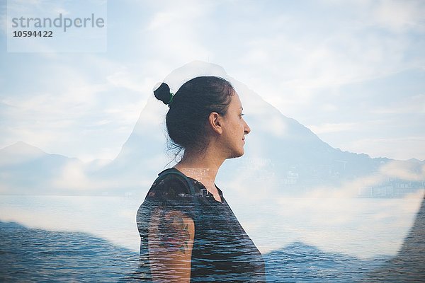 Doppelbelichtung einer erwachsenen Frau mit Blick auf den Luganer See  Schweiz