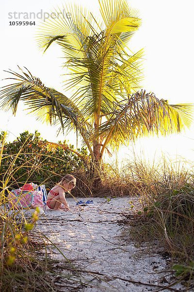 Mädchen am Strand  Sanibel  Florida  USA