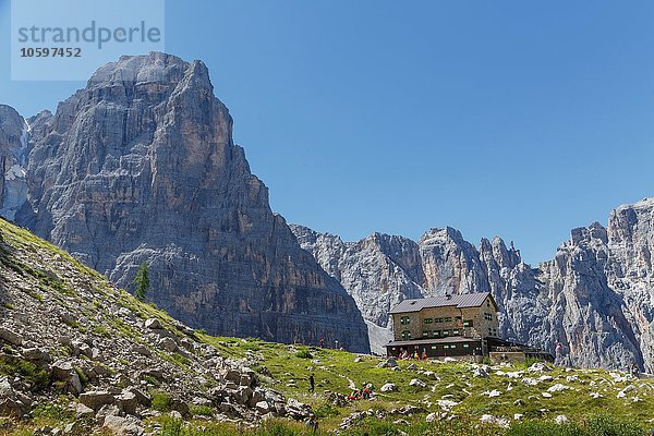 Tiefblick auf die Berghütte  Dolomiten  Trentino Südtirol  Italien