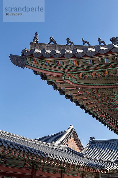 Blick in die Ecke der Pagodendächer  Korea  Seoul