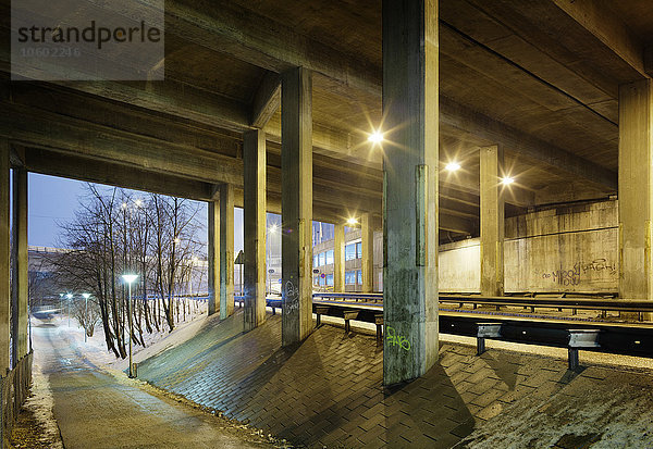 Viaduktpfeiler in der Abenddämmerung  Skansbron  Stockholm  Schweden