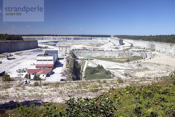 Gebäude im Steinbruch