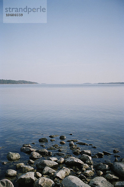 Stillliegendes Meer  Vagnharad  Schweden.