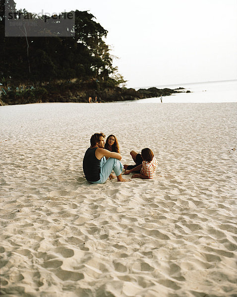 Freunde am Strand  Thailand.