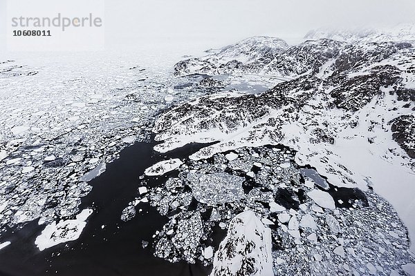 Eisschollen im Atlantik  Grönland  Europa