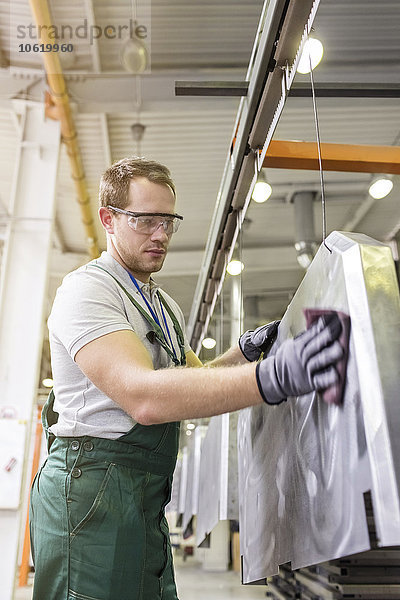 Werkstattschleifen von Stahlbauteilen