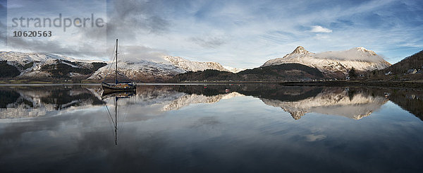 Großbritannien  Schottland  Loch Linnhe und Pap of Glencoe Mountain  Panorama