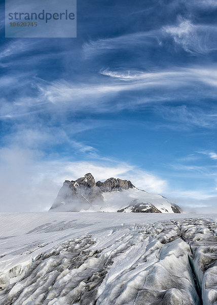 Grönland  Schweizerland  Berge bei Kulusuk  Wolken