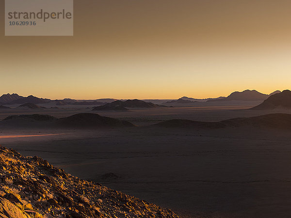 Afrika  Namibia  Hardap  Hammerstein  Tsarisgebirge am Abend