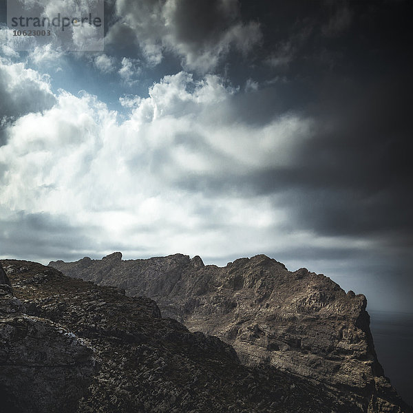 Spanien  Mallorca  Berge bei Cap Formentor  bewölkter Himmel