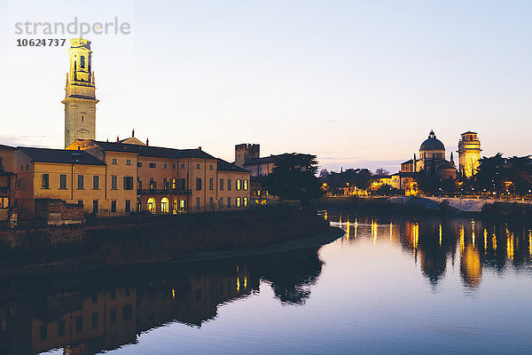 Italien  Verona bei Nacht im Winter