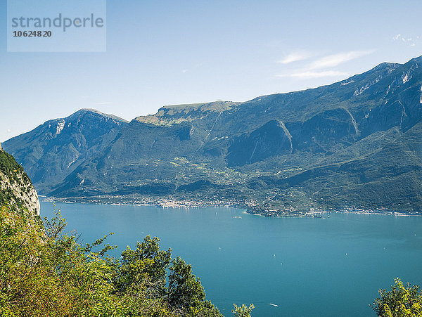 Italien  Gardasee  Blick auf das Westufer