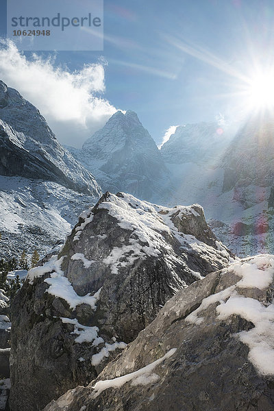 Berchtesgadener Alpen  Hochkalter Bergmassiv gegen die Sonne