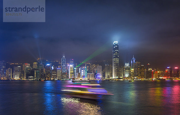 China  Hongkong  Victoria Harbour bei Nacht