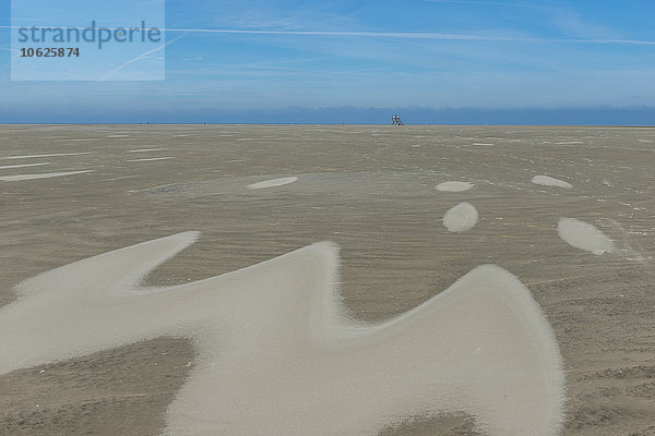Deutschland  Nordfriesland  Westerhever  Nordseeküste  Ebbe  Schutzfeuer auf der Sandbank