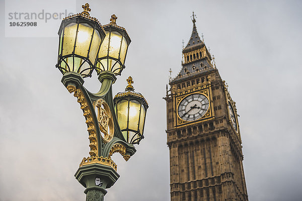 Vereinigtes Königreich  England  London  Street Light und Big Ben