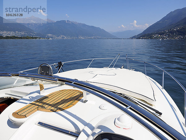 Schweiz  Tessin  Lago Maggiore  Boot auf dem See