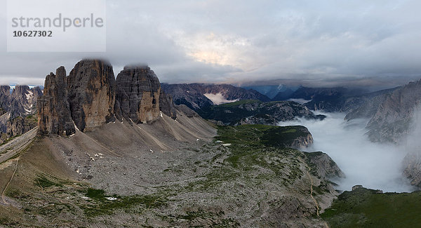 Italien  Südtirol  Dolomiten  Blick auf Tre Cime di Lavaredo bei Bewölkung