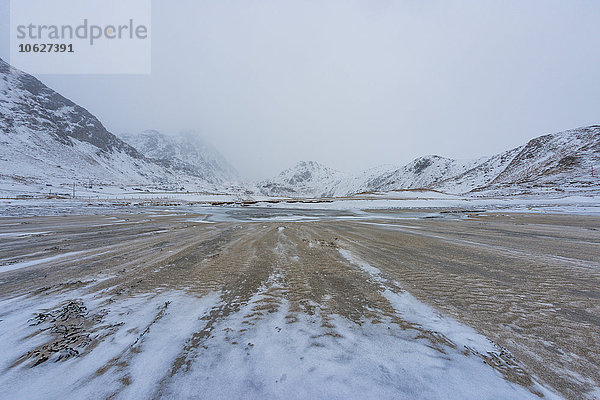 Norwegen  Lofoten  Landschaft im Winter