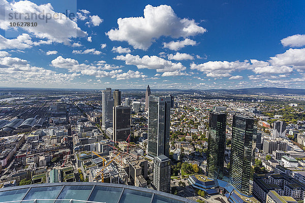 Deutschland  Frankfurt  Blick auf die Stadt mit Bankenviertel vom Maintower aus