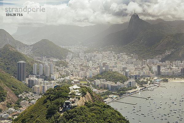 Brasilien  Rio de Janeiro  Blick auf Morro da Urca und Botafogo