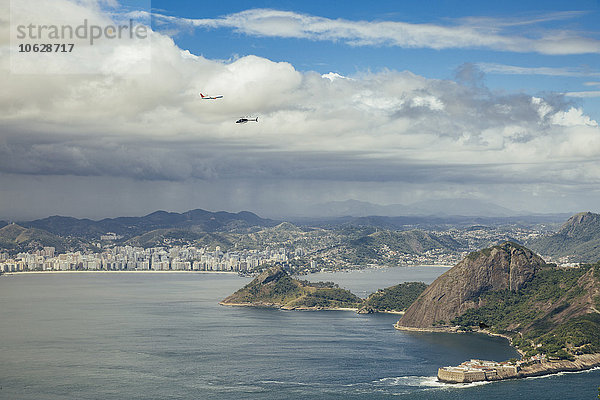 Brasilien  Rio de Janeiro  Blick auf Niteroi und Bucht  vom Zuckerhut aus gesehen