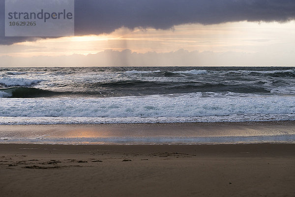 Frankreich  Lacanau Ocean  Sonnenuntergang am Strand