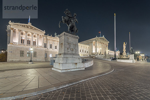 Österreich  Wien  Österreichisches Parlament mit Bronzestatuen