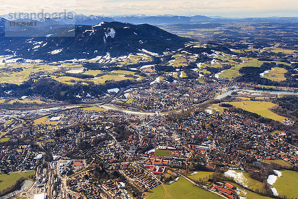 Deutschland  Bayern  Luftbild Isarwinkel  Isar  Bad Tölz  Zugspitze und Alpen