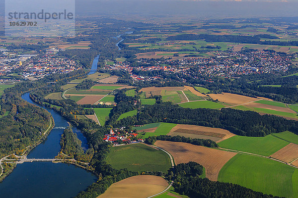 Deutschland  Bayern  Luftbild von Landau an der Isar und Isar