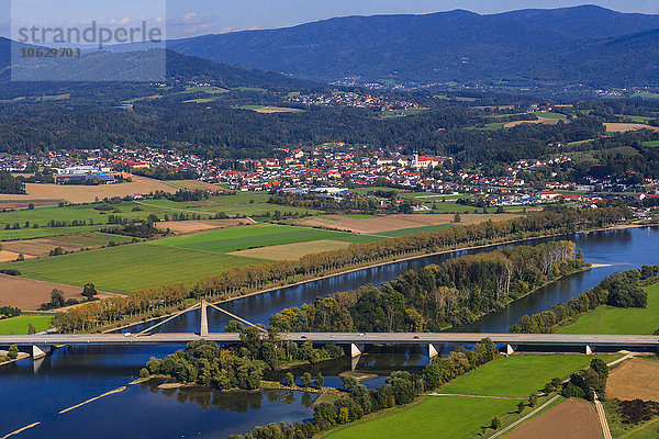 Deutschland  Bayern  Luftbild Bayerischer Wald  Deggendorf und Donau