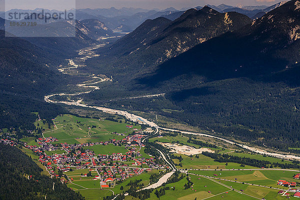 Deutschland  Bayern  Luftbild Wallgau und Alpen