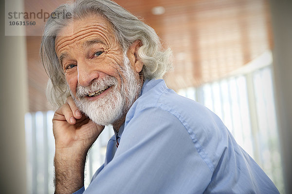 Lachender älterer Mann  Porträt