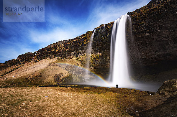 Island  Seljalandsfoss Wasserfall und Regenbogen