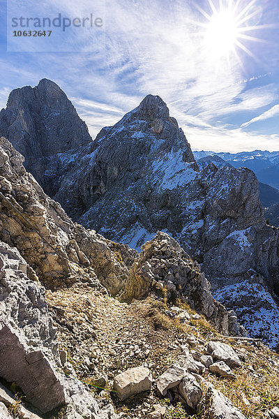 Österreich  Tirol  Tannheimer Berge  Gimpel und Kellenspitze im Herbst