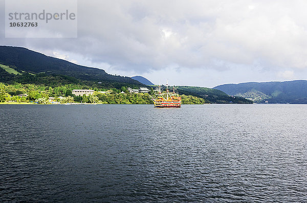 Japan  Hakone  Lake Ashi  touristisches Piratenschiff