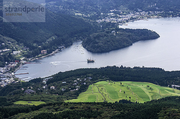 Japan  Hakone  Blick vom Berg Komagatake auf den Ashi-See