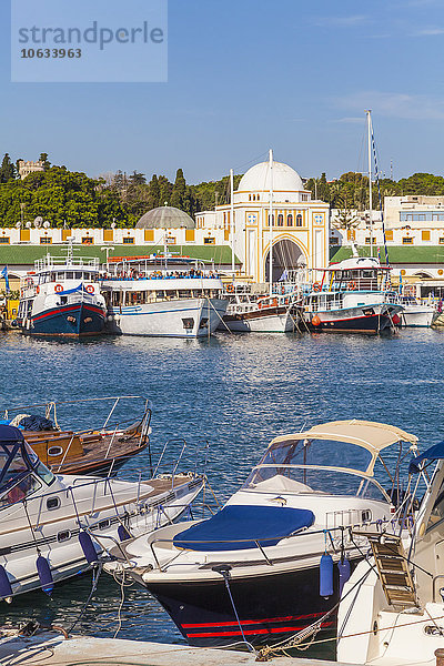 Griechenland  Rhodos  Boote im Hafen von Mandraki und Nea Agora