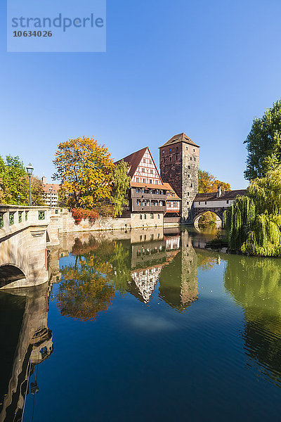Deutschland  Bayern  Nürnberg  Altstadt  Maxbrücke  Weinstadel  Wasserturm und Pegnitz