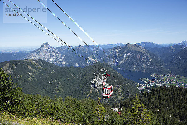 Österreich  Salzkammergut  Feuerkogelbahn  Blick auf Traunsee und Traunstein