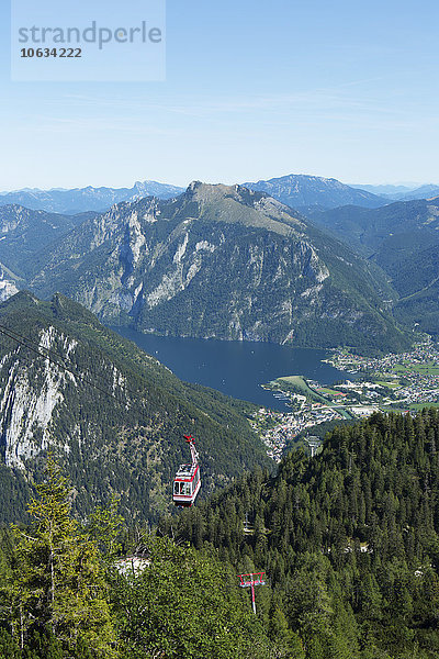 Österreich  Salzkammergut  Feuerkogelbahn  Blick auf Traunsee und Traunstein