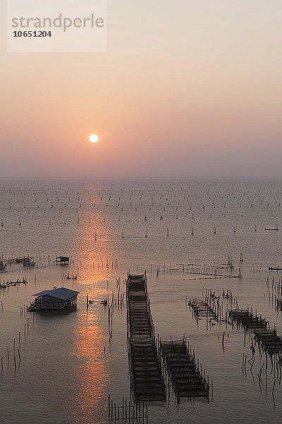 Sonnenuntergang über dem Songkhla-See  Thale Sap Songkhla  Thailand  Asien