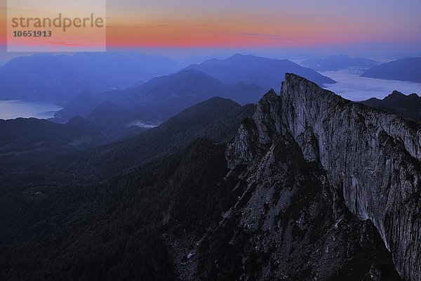 Gebirge  der Gipfel der Spinnerin in der Morgendämmerung  vom Schafberg  St. Wolfgang im Salzkammergut  Salzburg  Österreich  Europa