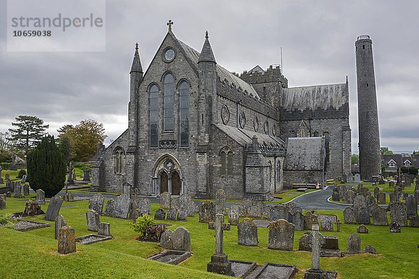 Kathedrale  Sankt-Cainnech-Kathedrale und Rundturm  Kilkenny  Irland  Großbritannien  Europa