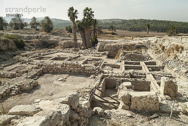 Antike Stadt Megiddo  Ausgrabungsstätte  Zustand 2004  Megiddo Nationalpark  UNESCO-Weltkulturerbe  Israel  Asien