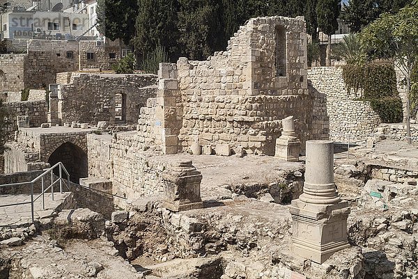 Basilika auf antiker Zisterne Bethesda  archäologisches Freilichtmuseum  Altstadt  Jerusalem  Israel  Asien