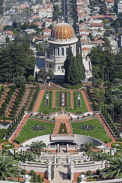 Die Gärten der Bahai am Berg Karmel und Schrein des Bab  Grabmal mit Kuppel  UNESCO Weltkulturerbe  Haifa  Israel  Asien