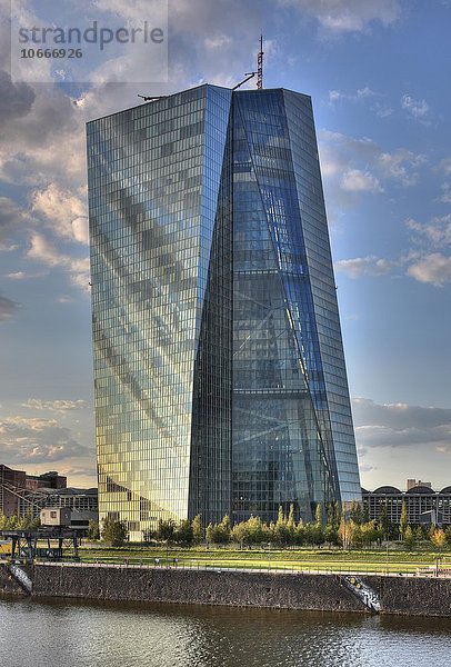 Europäische Zentralbank  EZB  Dämmerung  Ostend  Frankfurt am Main  Hessen  Deutschland  Europa