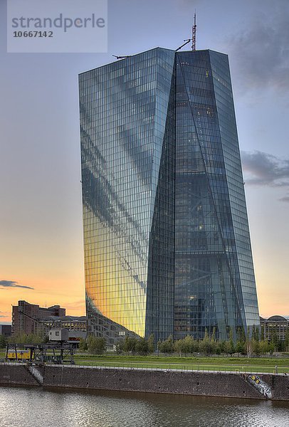 Europäische Zentralbank  EZB  Dämmerung  Ostend  Frankfurt am Main  Hessen  Deutschland  Europa