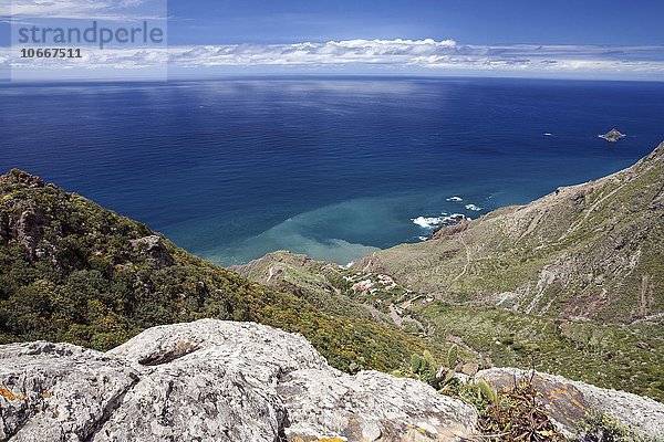Ausblick auf das Meer und El Draguillo  Nordküste  Teneriffa  Kanarische Inseln  Spanien  Europa